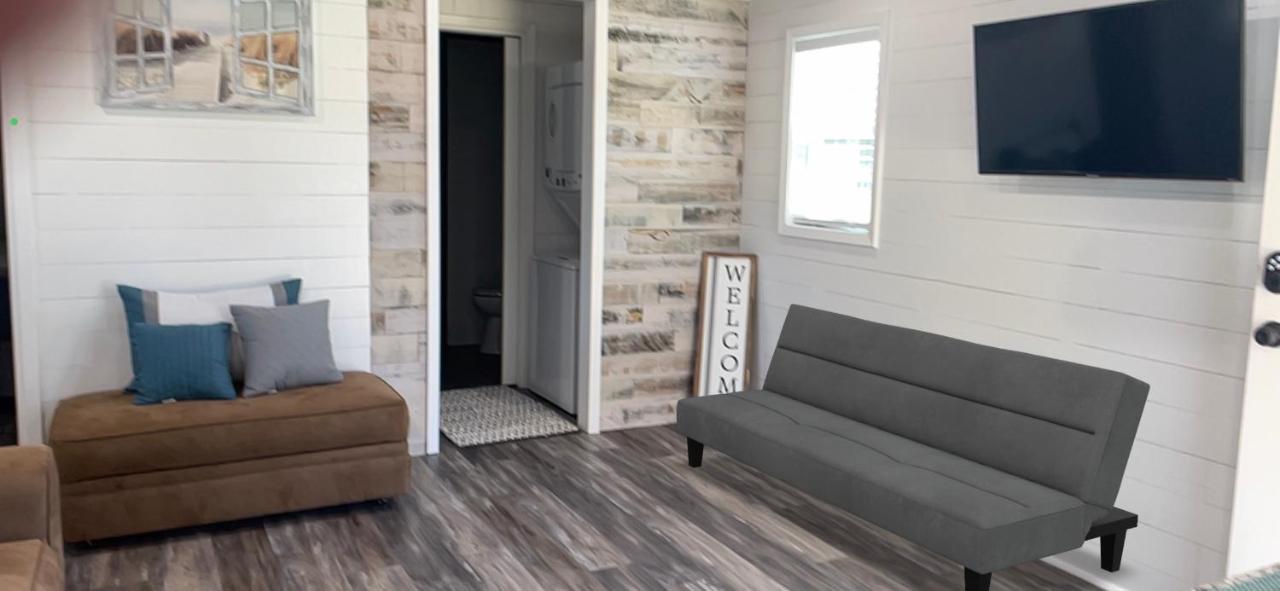Cozy In Crestwood Subdivision